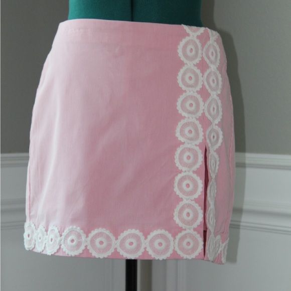 crown & ivy Dresses & Skirts - Crown & Ivy Pink & White Skort | Circle Lace Trim | Women’s Size 6